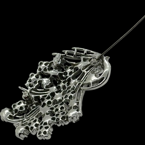 Vintage Signed Pegasus Coro AB and Faux Pearl Floral Brooch - Picture 8 of 9